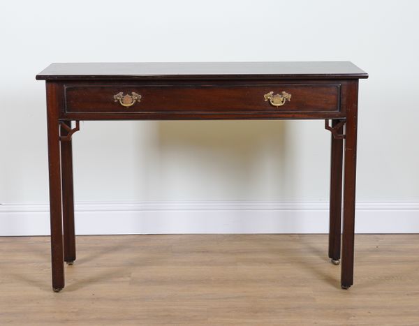 AN 18TH CENTURY STYLE MAHOGANY SIDE TABLE