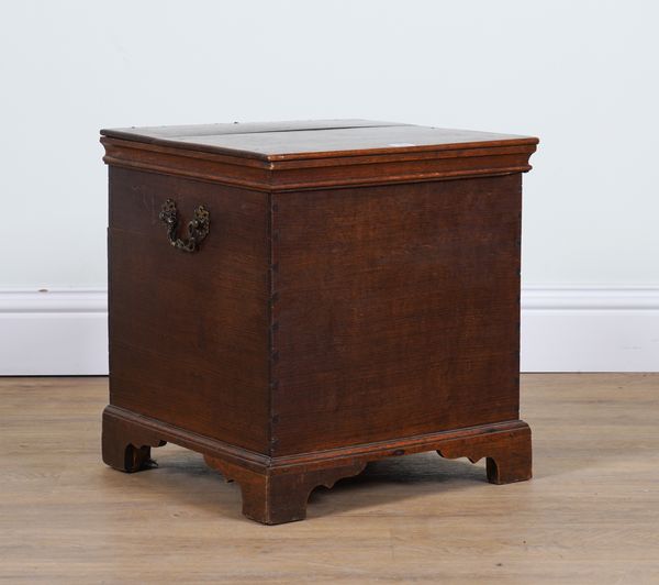 AN 18TH CENTURY AND LATER OAK BOX COMMODE