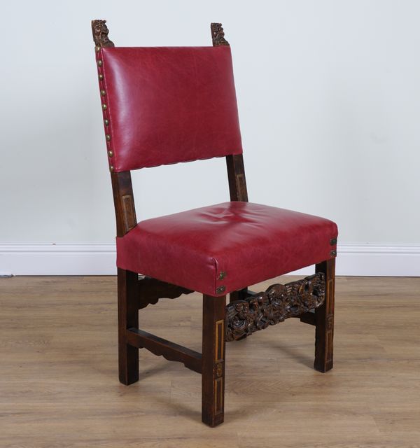 AN ITALIAN WALNUT FRAMED LEATHER UPHOLSTERED CHAIR OF 17TH CENTURY STYLE