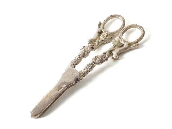 A PAIR OF SILVER GRAPE SCISSORS