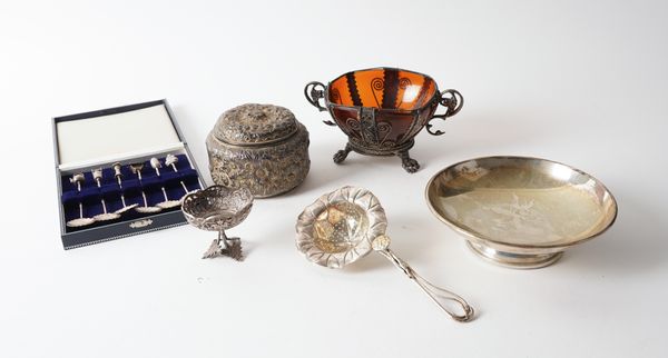 A GROUP OF FOREIGN WARES (6)