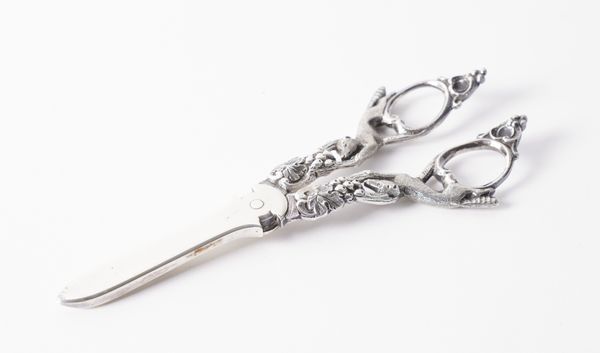 A PAIR OF SILVER GRAPE SCISSORS