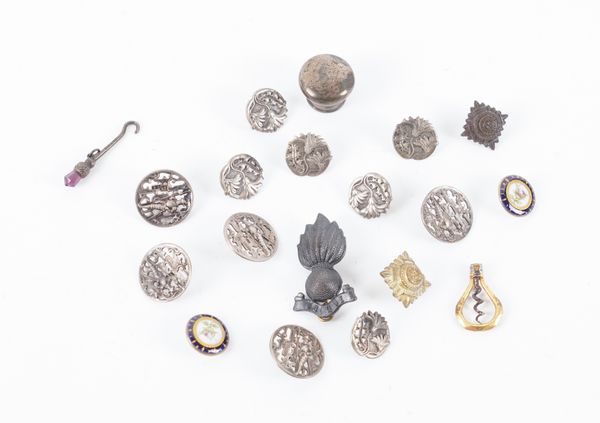 ELEVEN SILVER BUTTONS AND EIGHT FURTHER ITEMS (19)