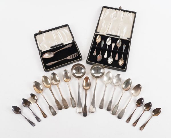 A GROUP OF SILVER AND PLATED FLATWARE (QTY)