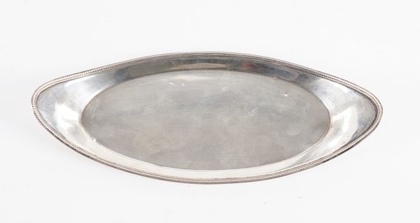 A GEORGE III SILVER BOAT SHAPED CANDLE SNUFFER'S TRAY