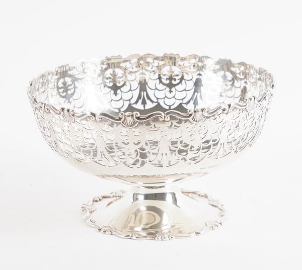 A SILVER CENTREPIECE BOWL