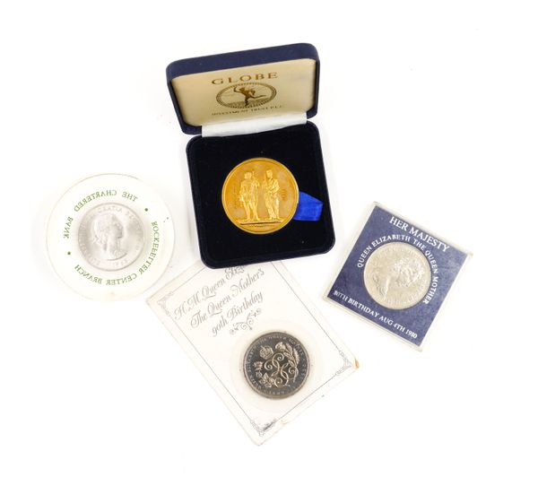 A 22CT GOLD MEDALLION COMMEMORATING LADY JANE GREY, A USA MORGAN DOLLAR, 1904 AND FURTHER ITEMS (QTY)