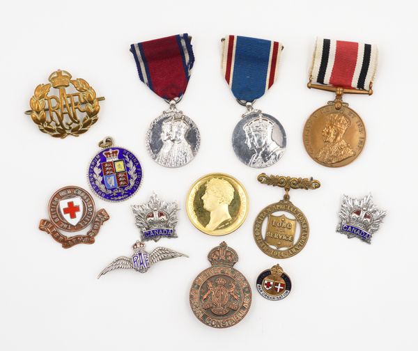 THREE MEDALS, A TRUNCHEON, A VICTORIAN SILVER AND ENAMELLED HALF CROWN PENDANT AND NINE FURTHER ITEMS (14)