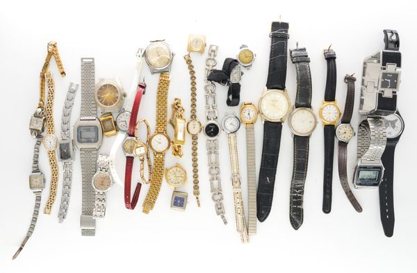 THIRTY LADIES AND GENTLEMEN'S WRISTWATCHES (30)