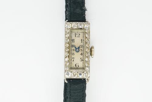 AN ART DECO DIAMOND WATCH
