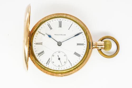 A WALTHAM GOLD CASED, KEYLESS WIND, HUNTING CASED GENTLEMAN'S POCKET WATCH