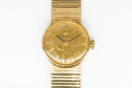 AN OMEGA 9CT GOLD LADY'S BRACELET WRISTWATCH