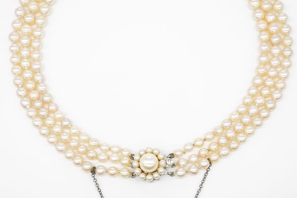 A THREE ROW NECKLACE OF GRADUATED CULTURED PEARLS