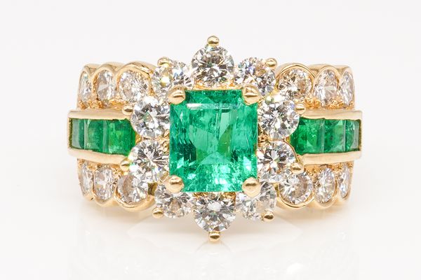 AN EMERALD AND DIAMOND DRESS RING