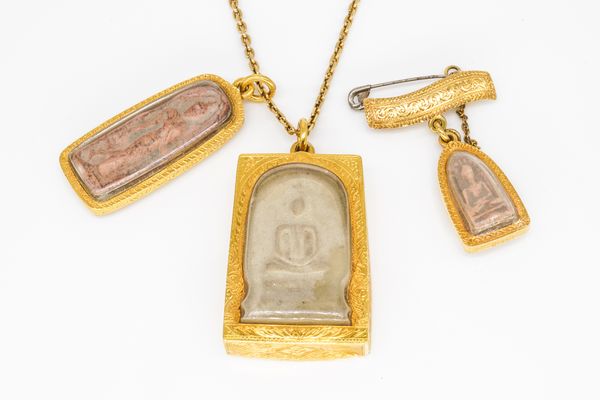 A GROUP OF THREE THAI DEVOTIONAL BUDDHAS MOUNTED AS PENDANTS AND A NECKCHAIN (4)