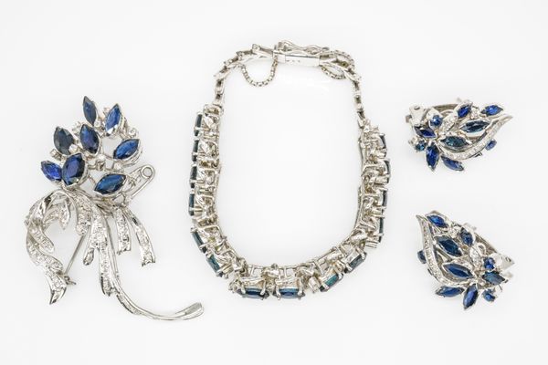 A SUITE OF SAPPHIRE JEWELLERY (4)