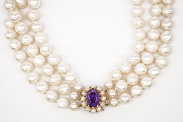 A THREE ROW FRESHWATER CULTURED PEARL CHOKER