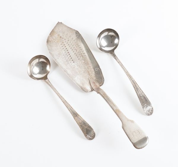 A SILVER FIDDLE PATTERN FISH SLICE AND A PAIR OF SILVER SAUCE LADLES (3)