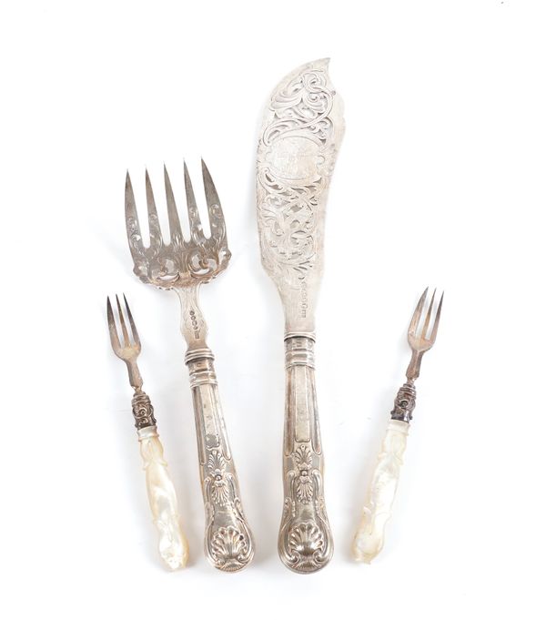 A PAIR OF VICTORIA SILVER FISH SERVERS AND TWO SILVER PRONGED DESSERT FORKS