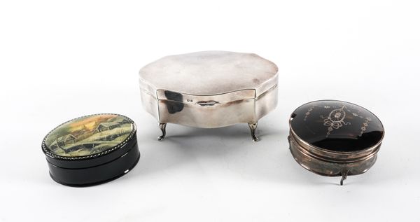 A SILVER HINGE LIDDED TRINKET BOX AND TWO OTHER BOXES (3)