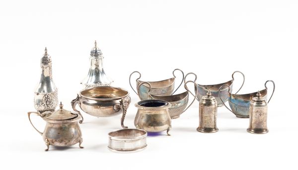 A GROUP OF SILVER CONDIMENTS AND FURTHER ITEMS (13)