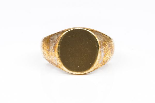 A 9CT GOLD SIGNET RING