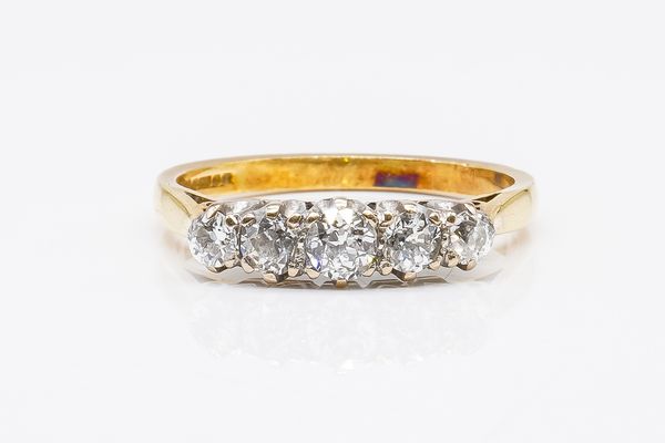 AN 18CT GOLD AND DIAMOND FIVE STONE RING