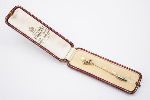 A VICTORIAN DIAMOND AND PEARL STICK PIN