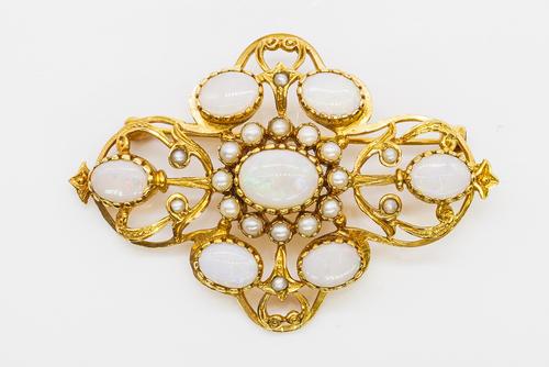 A 9CT GOLD, OPAL AND CULTURED PEARL BROOCH