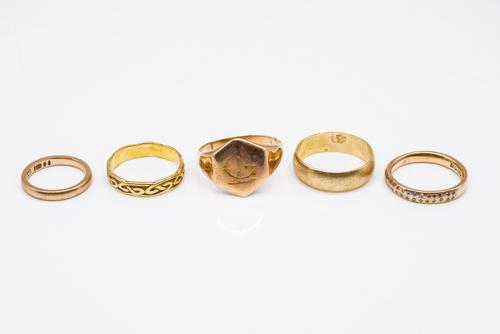 FIVE GOLD RINGS (5)