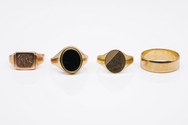 FOUR 9CT GOLD RINGS (4)