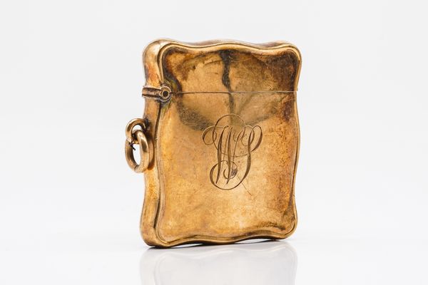 A 9CT GOLD SHAPED RECTANGULAR VESTA CASE