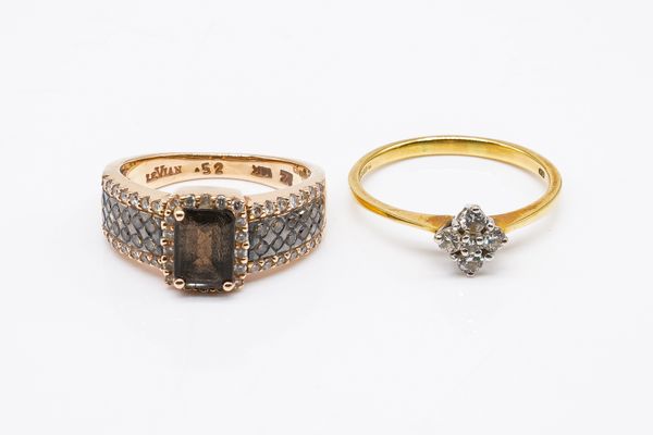 AN 18CT GOLD AND DIAMOND FIVE STONE CLUSTER RING AND A 14CT GOLD TREATED DIAMOND AND BROWN GEM SET RING (2)