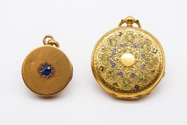 A GOLD AND SAPPHIRE CIRCULAR PENDANT LOCKET AND A LADY'S GOLD AND ENAMELLED KEY WIND HUNTING CASED FOB WATCH (2)