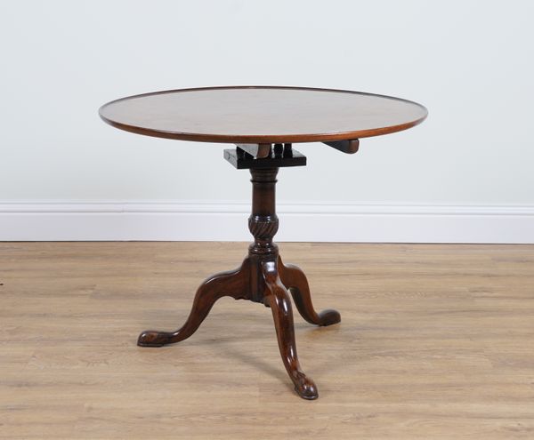 AN 18TH CENTURY MAHOGANY TRIPOD TABLE