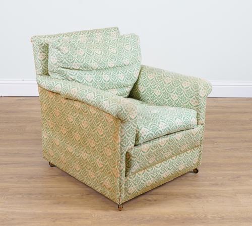 LENYGON & MORANT LTD, MAKERS OF HOWARD; A 20TH CENTURY UPHOLSTERED ARMCHAIR