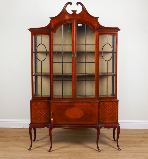 AN EDWARDIAN INLAID MAHOGANY ARCH TOP DISPLAY CABINET CUPBOARD