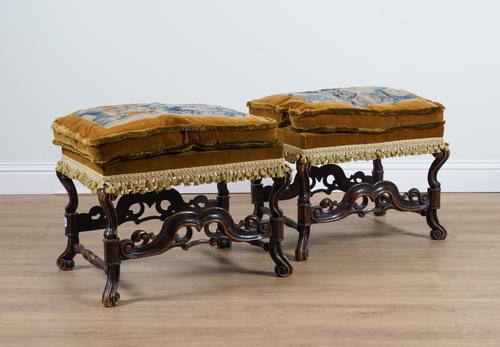 A PAIR OF EARLY 17TH CENTURY STYLE TAPESTRY UPHOLSTERED FOOTSTOOLS (2)