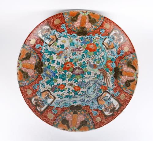 A VERY LARGE JAPANESE IMARI DISH