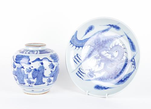 A CHINESE BLUE AND WHITE `DRAGON' DISH