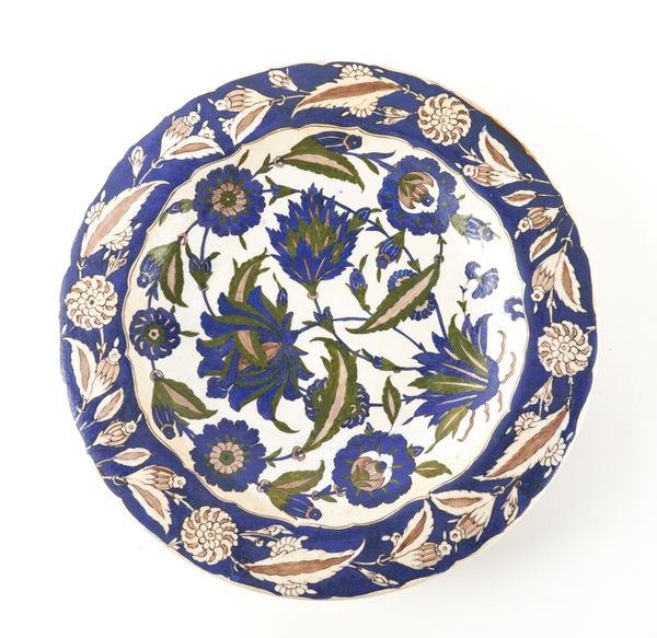 AN ISNIK POTTERY DISH