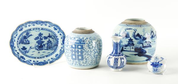 A GROUP OF CHINESE BLUE AND WHITE PORCELAIN