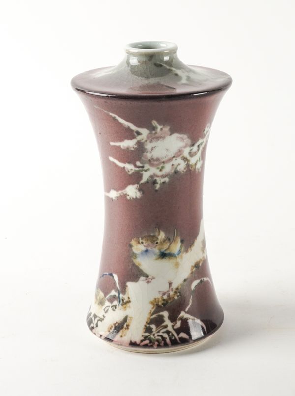 A JAPANESE PORCELAIN VASE SIGNED MAKAZU KOZAN