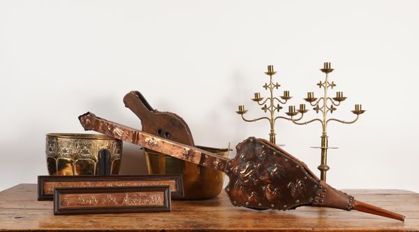 A GROUP OF BRASS AND COPPER, INCLUDING A PAIR OR EMBOSSED COPPER CLAD OAK BELLOWS, IN THE MANNER OF THE NEWLYN SCHOOL (8)