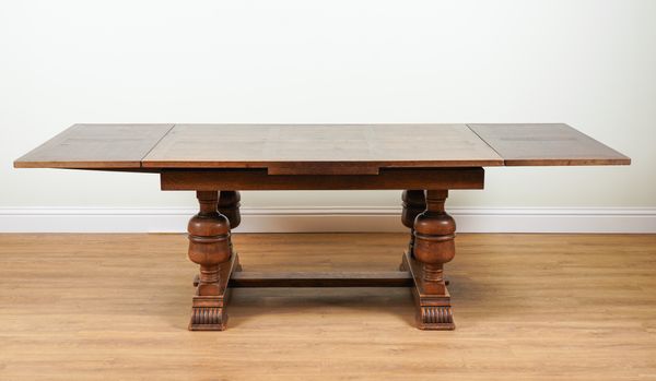 A 17TH CENTURY STYLE OAK DRAW LEAF EXTENDING DINING TABLE