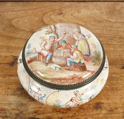 A DUTCH STYLE ENAMELLED BONBONIERE