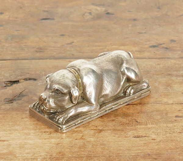 A FRENCH SILVER TABLE SNUFF BOX MODELLED AS A RECUMBENT DOG