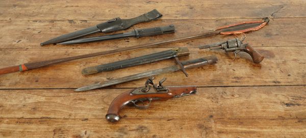 MILITARIA: TWO BAYONETS AND TWO HAND GUNS (5)