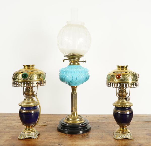 A VICTORIAN BRASS MOUNTED BLUE OPALINE GLASS TABLE LAMP TOGETHER WITH A PAIR OF BRASS MOUNTED CERAMIC TABLE LAMPS (3)