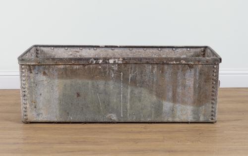 AN EARLY 20TH CENTURY GALVANISED RIVETED RECTANGULAR TROUGH
